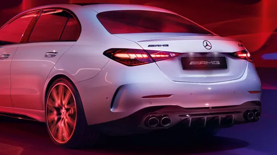 Faldón trasero AMG con inserto de difusor en negro de alto brillo