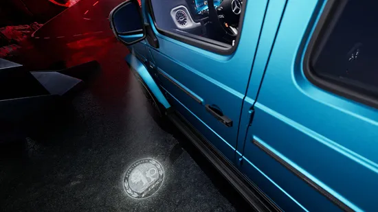 Iluminación del entorno con proyección del logotipo de la marca